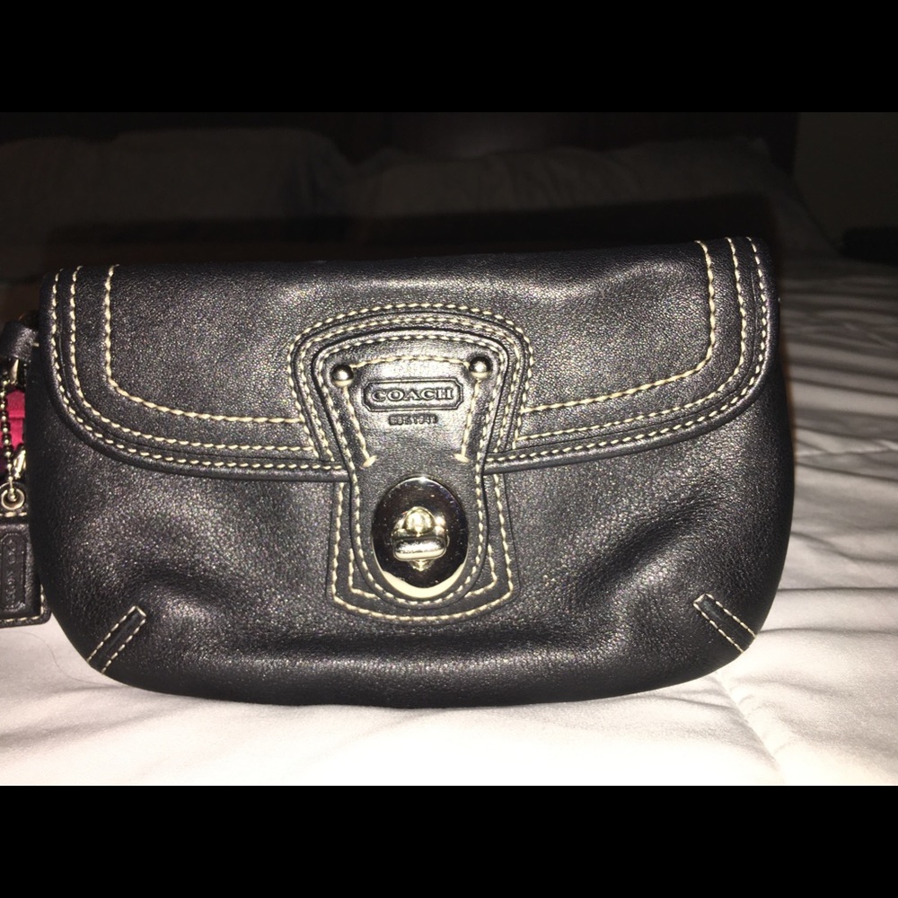 ~SOLD~ Coach Small Leather Wristlet🖤